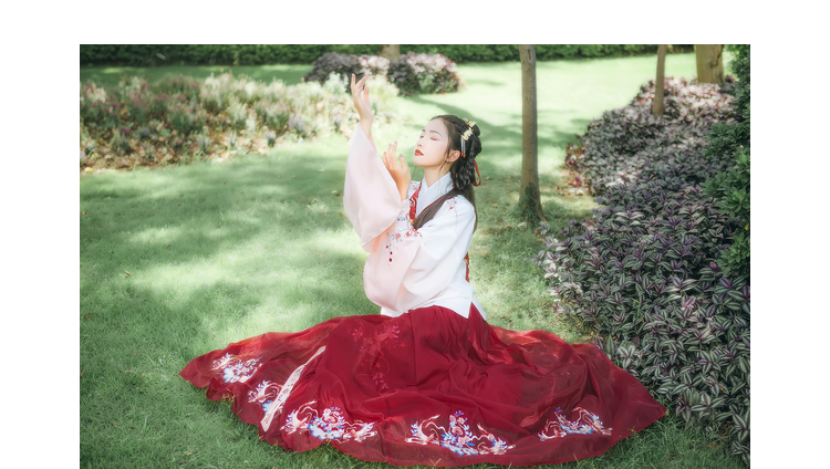 汉尚华莲传统汉服女秋冬明制交领袄裙齐腰琵琶袖锦鲤重工刺绣